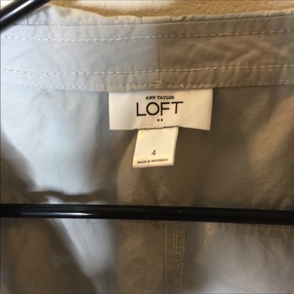 Loft Light Gray Ruffle Button Blazer Size 4 - Picture 3 of 5